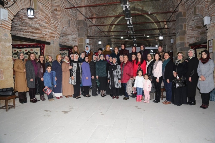 Niğde Belediye Başkanı Özkan, Kadın Kolları Üyeleriyle Bir Araya Geldi