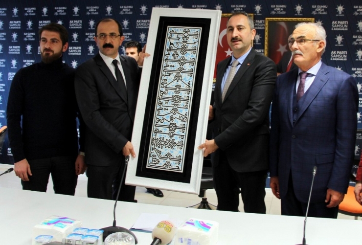 Adalet Bakanı Gül: "İbadet Edenlerle, İhanet Edenleri Ayırmak Lazım"