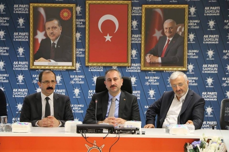 Adalet Bakanı Gül: "İbadet Edenlerle, İhanet Edenleri Ayırmak Lazım"