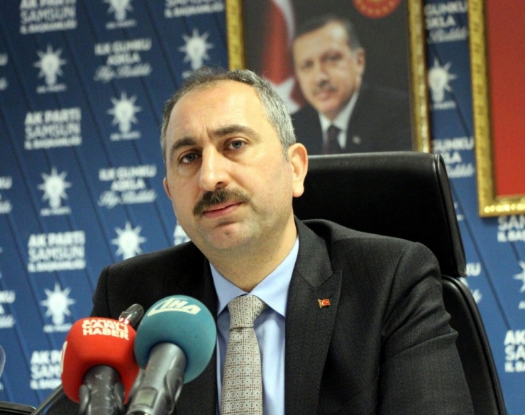 Adalet Bakanı Gül: "İbadet Edenlerle, İhanet Edenleri Ayırmak Lazım"