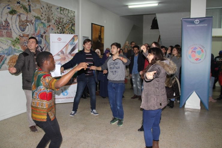 Anadolu Üniversitesi Öğrencilerinden ‘Dönem Sonu Eğlencesi’