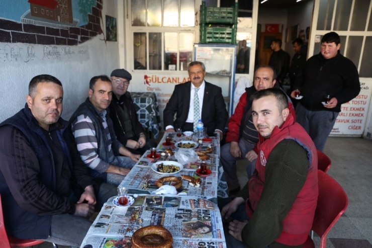 Başkan Uysal, Esnaflarla Kahvaltı Yaptı
