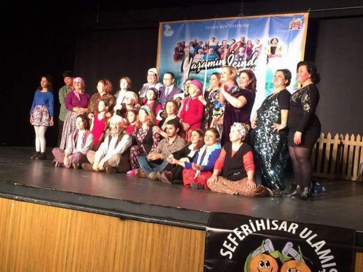 Ulamış Köylüleri İstanbul’da Sahnede