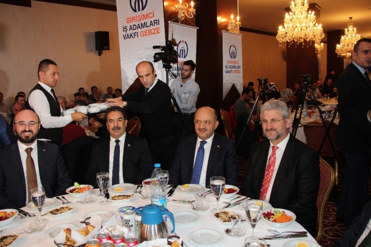 Başbakan Yardımcısı Işık: “Memur Olmak Yerine Girişimci Olmayı Teşvik Etmemiz Lazım”