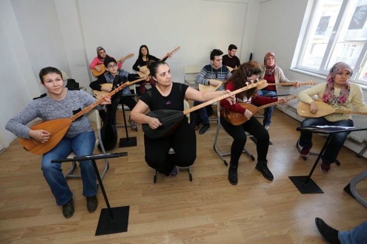 Odunpazarı’dan Bağlama Kursu