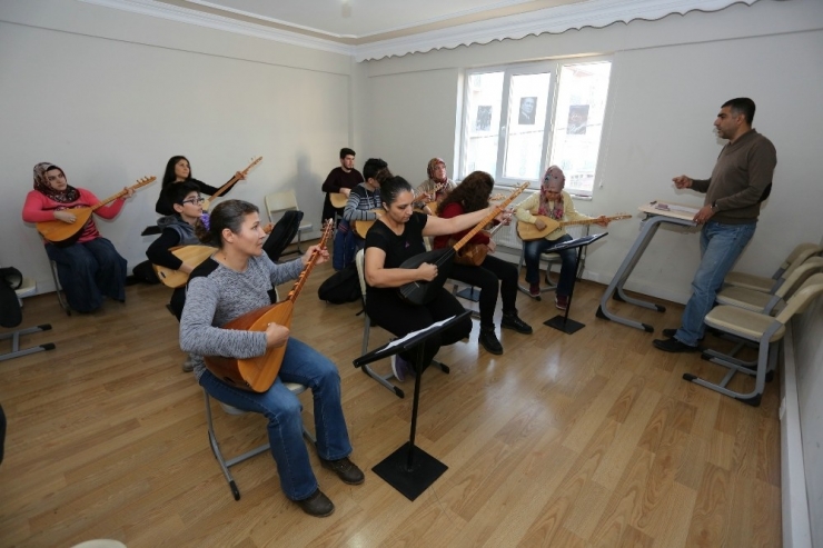 Odunpazarı’dan Bağlama Kursu