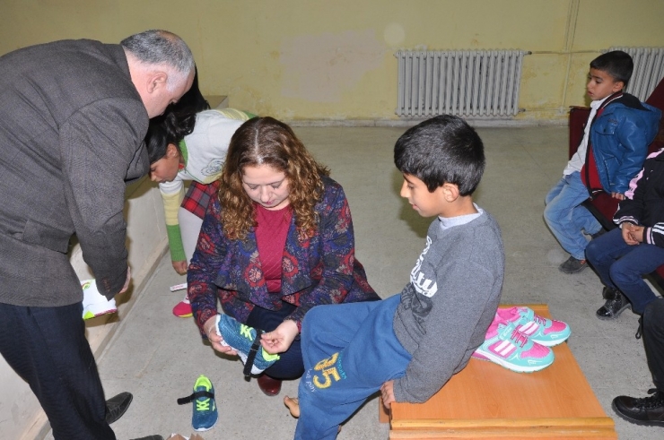 İslahiye Cumhuriyet İlkokulu Öğrencilerinden Kardeş Okula Yardım Kampanyası