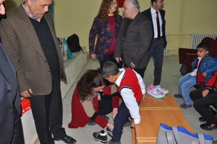 İslahiye Cumhuriyet İlkokulu Öğrencilerinden Kardeş Okula Yardım Kampanyası