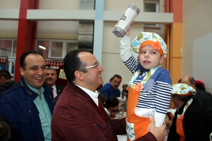 Tekden İlkokulu Öğrencileri Pazar Yeri Etkinliğinde Ticaret Öğreniyor