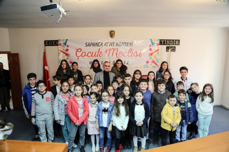 Sapanca’nın İlk Çocuk Meclis Başkanı Eda Bayar Oldu