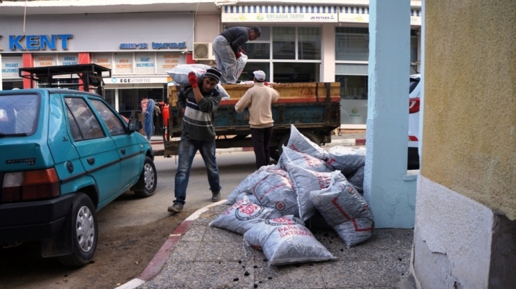Sarıgöl’de Bin Aileye Kömür Yardımı