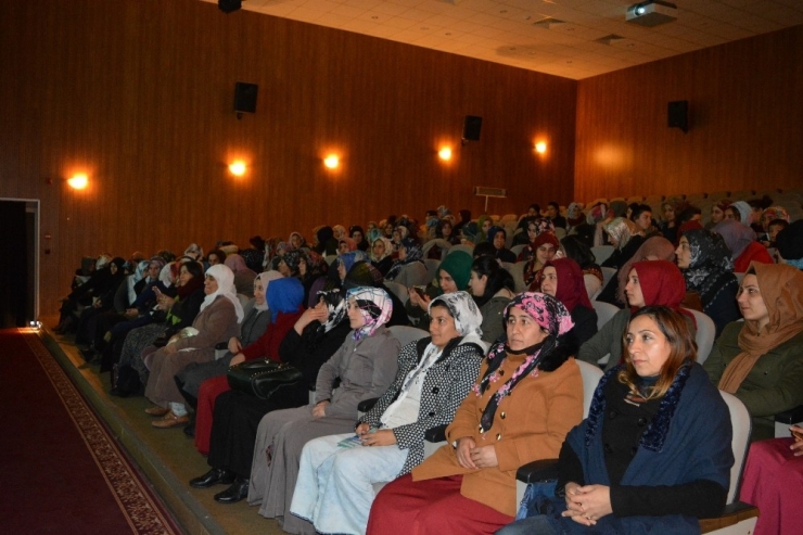 Kadın Kursiyerlere “Yeni Doğan Bebek Bakımı” Semineri