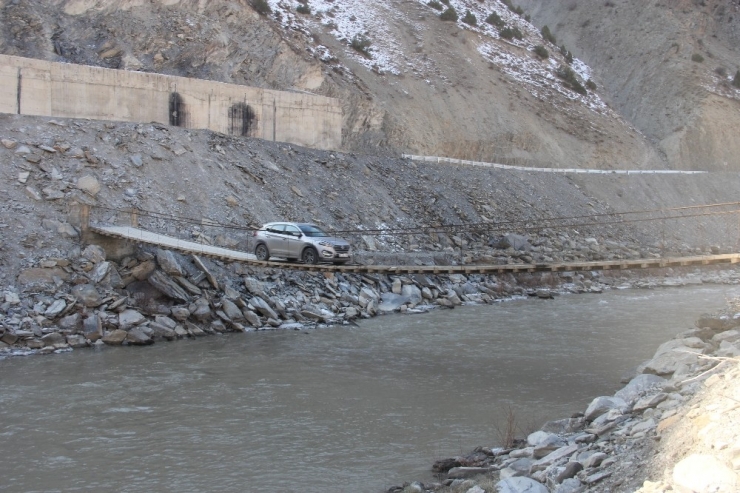 Bu Asma Köprüden Geçmek Cesaret İstiyor