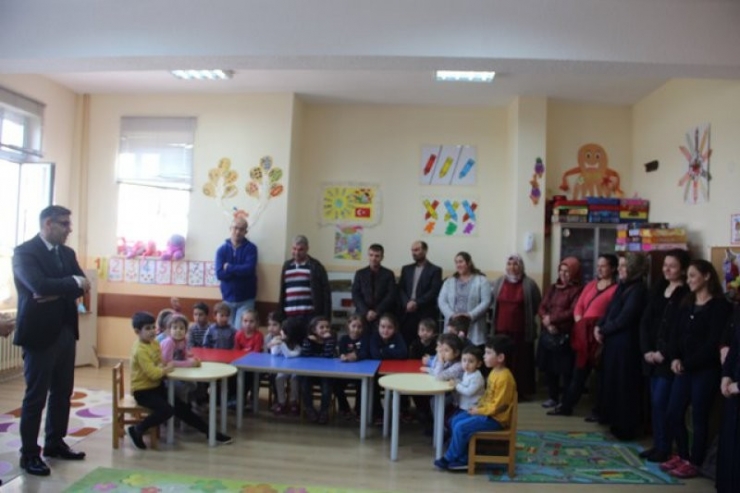 Okul Öncesi Öğrencilere Eğitici Materyal Ve Oyuncak Desteği