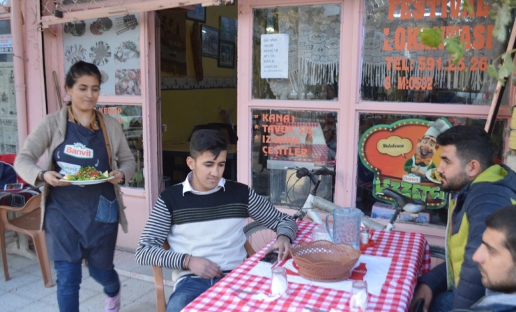 Mardinli Fazilet Hayata Döner Bıçağıyla Meydan Okuyor