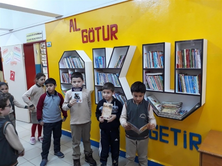 Okulda “Al Götür Oku Getir Projesi”