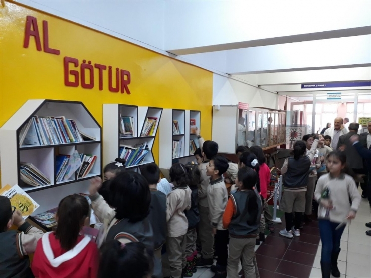 Okulda “Al Götür Oku Getir Projesi”