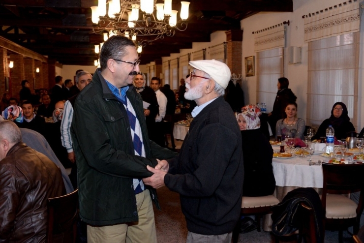 Başkan Tiryaki, Mahalle Sakinleriyle Buluşmaya Devam Ediyor