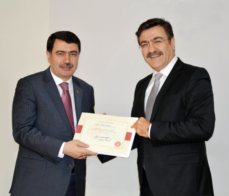 Uzlaştırmacı Eğitimini Tamamlayan İstanbul Valisi Şahin De Sertifikasını Aldı