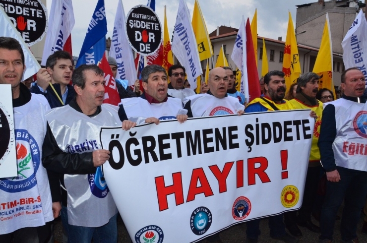 Öğretmenlere Şiddet Protesto Edildi