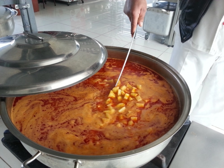 Aşevi Evlere Aş İle Sevgi Dağıtıyor