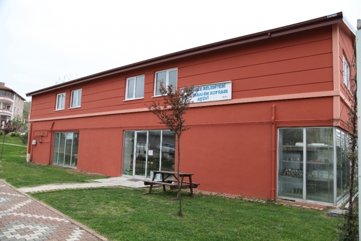 Aşevi Evlere Aş İle Sevgi Dağıtıyor