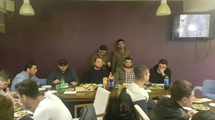 Bilecikli Gençler Ak Parti Bilecik İl Başkanı Karabıyık İle Bir Araya Geldi