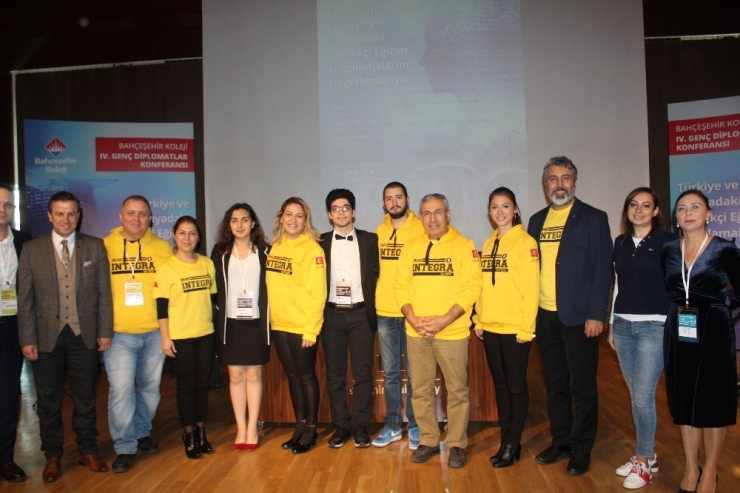 Geleceğin Diplomatları, ’Türkiye Ve Dünyadaki Yenilikçi Eğitim Uygulamalarını’ Değerlendirdi