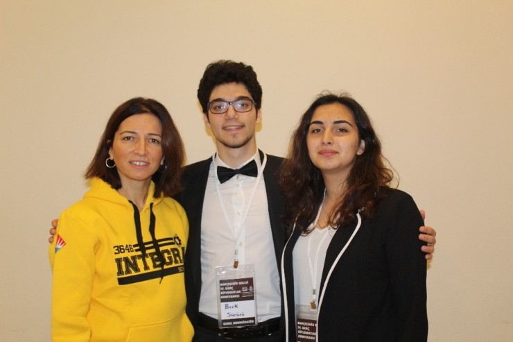 Geleceğin Diplomatları, ’Türkiye Ve Dünyadaki Yenilikçi Eğitim Uygulamalarını’ Değerlendirdi