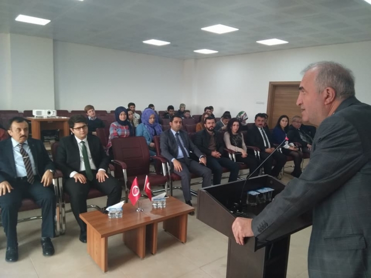 Üniversite Öğrencilerine Sağlık Ve Yöneticilik Konferansı