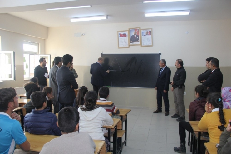 Kulp Belediyesi 495 Öğrenciye Spor Malzemesi Dağıttı