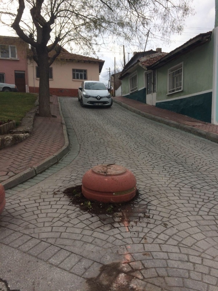 Odunpazarı’nda Araç Trafiğine Kapatılan Yolda İlginç Olay