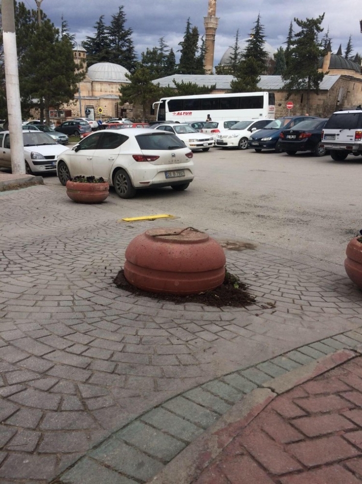 Odunpazarı’nda Araç Trafiğine Kapatılan Yolda İlginç Olay