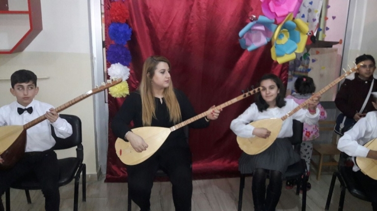 Hakkari’de Dar Gelirli Öğrenciler Yararına Kermes