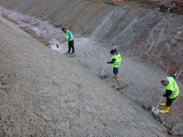 Ali Kaya Deresinin Beton Kısımlarında Onarım Çalışması Yapıldı