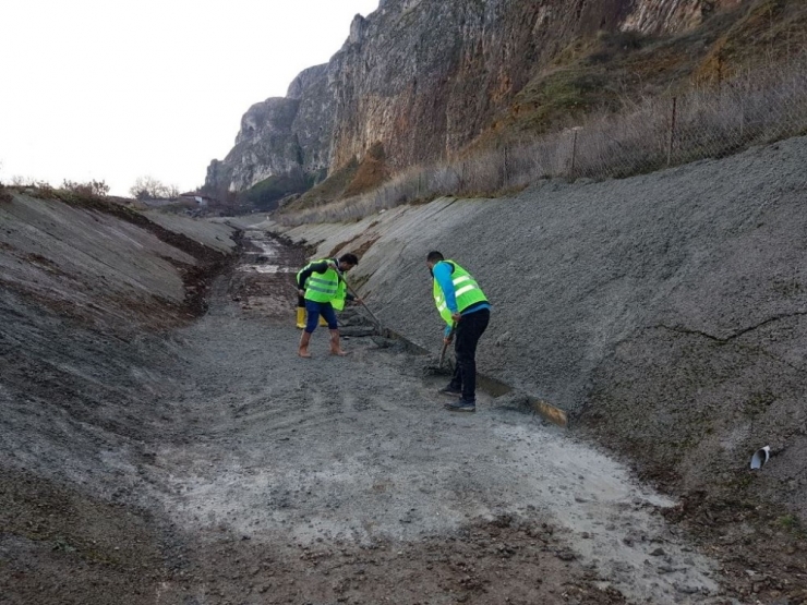 Ali Kaya Deresinin Beton Kısımlarında Onarım Çalışması Yapıldı