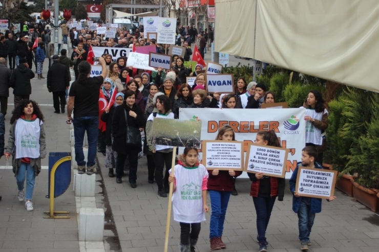 Uşaklılar Ve Köylüler Derelerine Sahip Çıktı