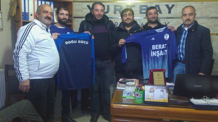Karslı İşadamından Doğu Gücü Spor’a Malzeme Desteği