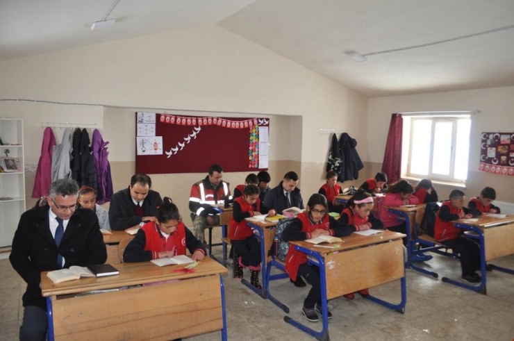 Kaymakam Koç, Okullarda Öğrencilerle Bir Araya Geliyor