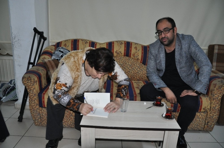 Engel Tanımayan Yazar Okurlarıyla Buluştu