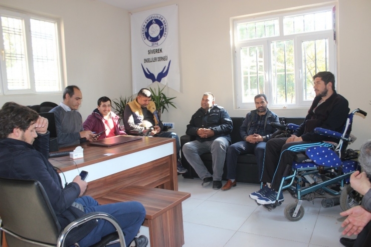 Siverek’te 100 Engelli Çocuğa Bot Dağıtımı