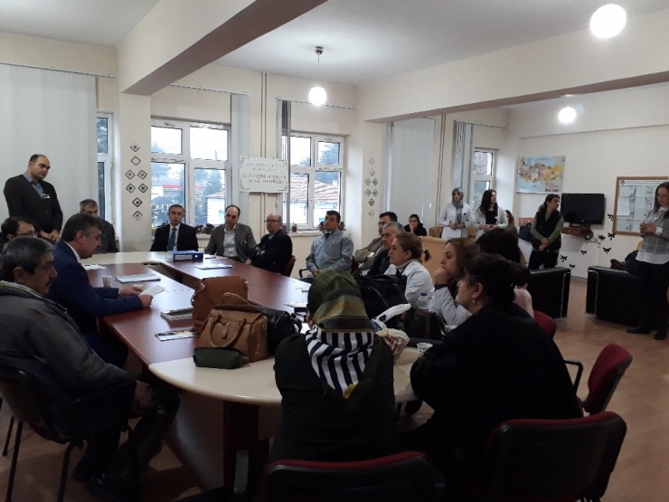 Ayhan: “Öğretmene Sahip Çıkmak Geleceğimize Sahip Çıkmaktır”