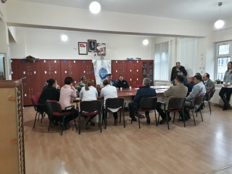 Ayhan: “Öğretmene Sahip Çıkmak Geleceğimize Sahip Çıkmaktır”