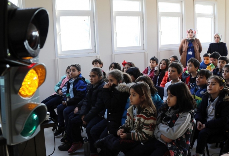 Minikler Hem Eğlendi Hem Trafik Kurallarını Öğrendi