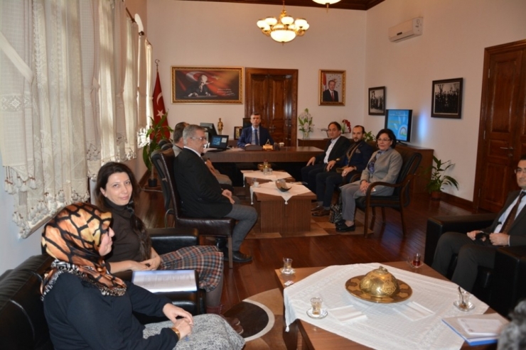 Edremit’te Tarıma Dayalı Süs Bitkileri/seracılık İhtisas Osb İçin Yol Haritası Belirlendi