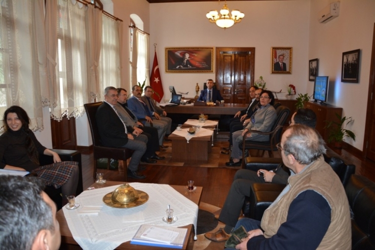 Edremit’te Tarıma Dayalı Süs Bitkileri/seracılık İhtisas Osb İçin Yol Haritası Belirlendi