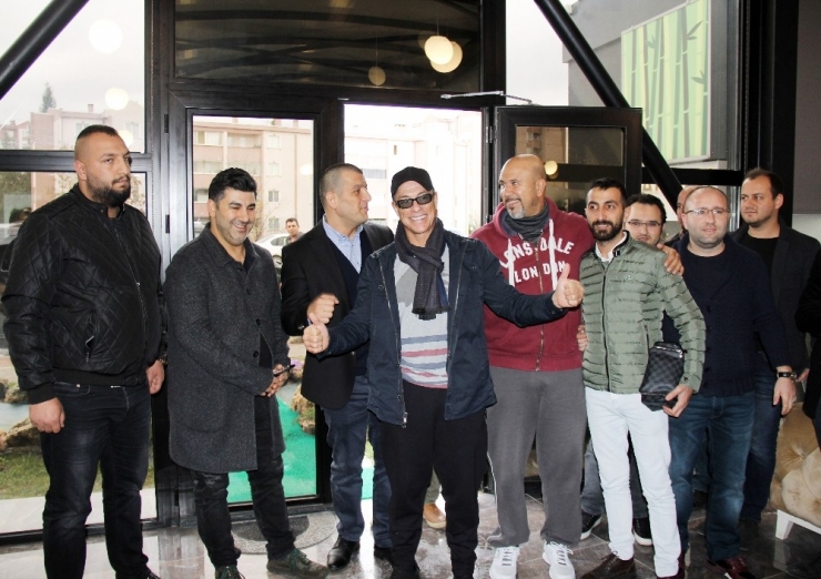 Van Damme Kocaeli’de Açacağı Spor Salonu İnceledi