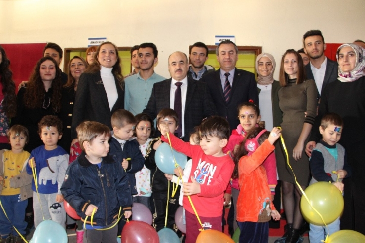 Üniversite Öğrencileri Ana Sınışı Kazandırdı