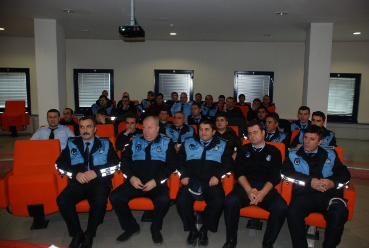 İzmit Belediyesi’nden Zabıtalarına Seyyar Satıcılarla Mücadele Eğitimi