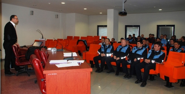 İzmit Belediyesi’nden Zabıtalarına Seyyar Satıcılarla Mücadele Eğitimi